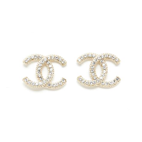 petite boucle d'oreille chanel